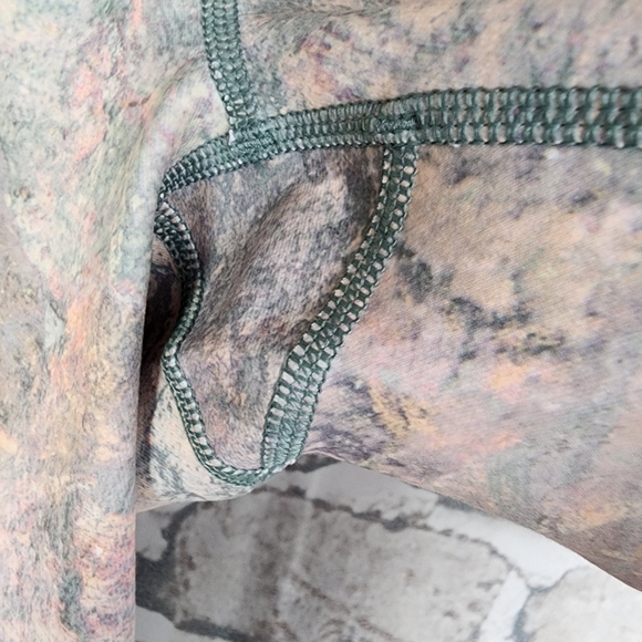 Fabletics Define Powerhold High Waisted 7/8 Leggings Moonrock Pastel Size XS NWT - Picture 13 of 15